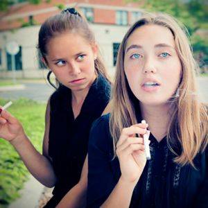 b2ap3_thumbnail_teen-smoking-an-e-cigarette-fb.jpg